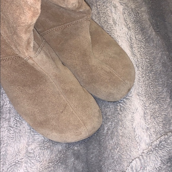 Slouch brown suede fringe boots from Aldo💓 - Picture 2 of 5